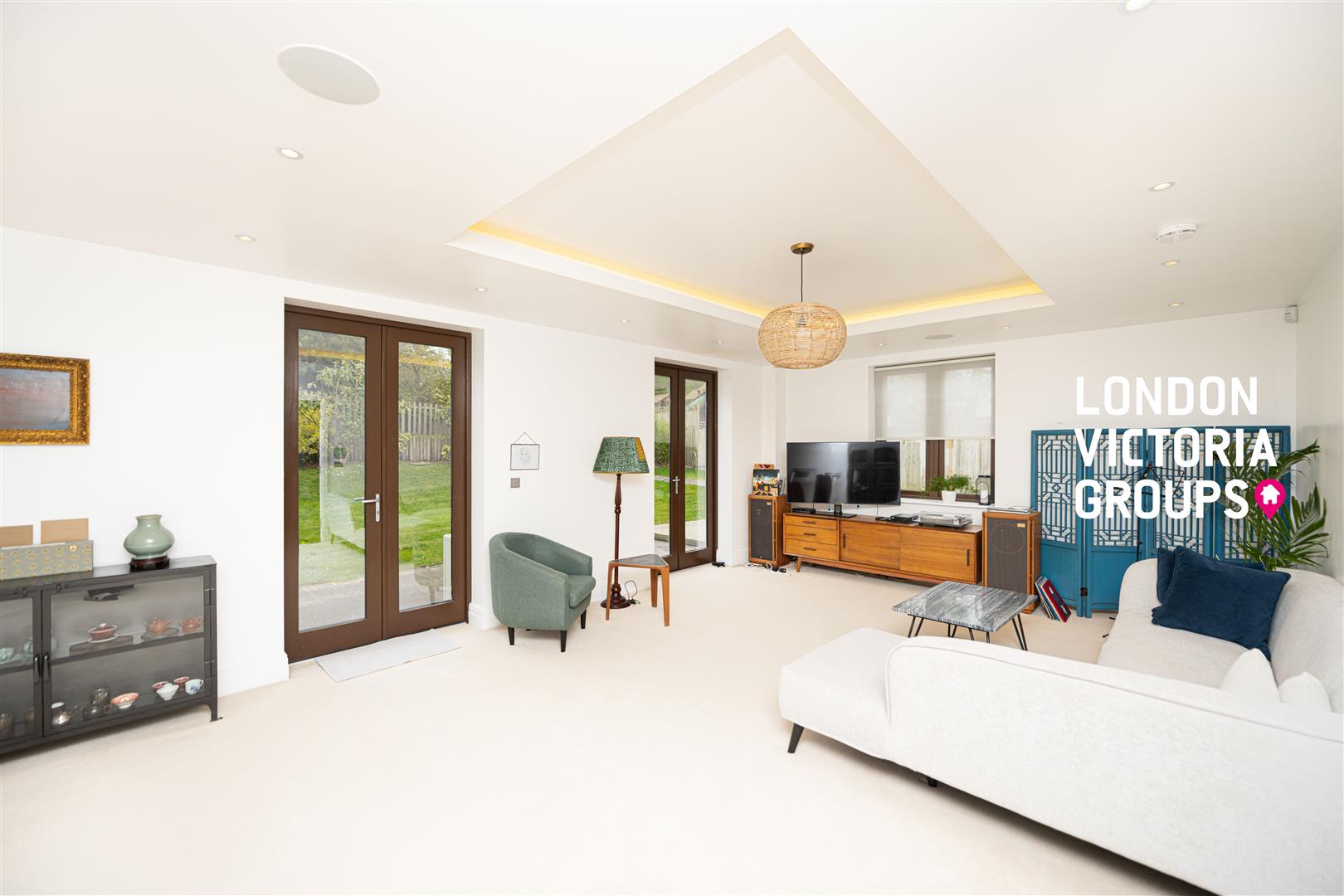 6 bed property in Duchess Crescent, Stanmore